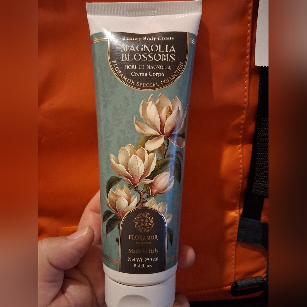 Magnolia Blossoms Luxury Body Cream - Blue